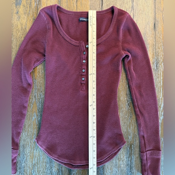 Abercrombie & Fitch Women’s Maroon Henley Waffle Knit Top Size XS - Picture 7 of 10